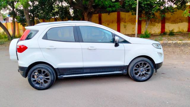 https://images10.gaadi.com/usedcar_image/4521931/original/processed_065b42aa66de0c78b05da8aea1039409.jpg?imwidth=6401