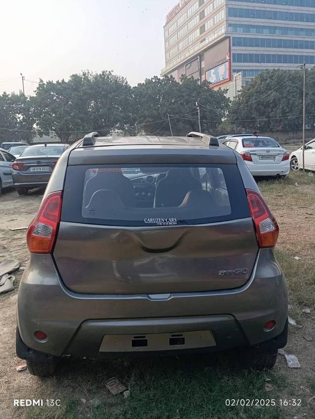 https://images10.gaadi.com/usedcar_image/4521932/original/processed_45096e50bc8b35a7ccad11a99108b101.jpg?imwidth=6402