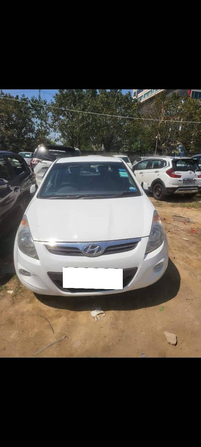 https://images10.gaadi.com/usedcar_image/4521937/original/processed_29e864591e192bfd000b419b8444a758.jpg?imwidth=6402
