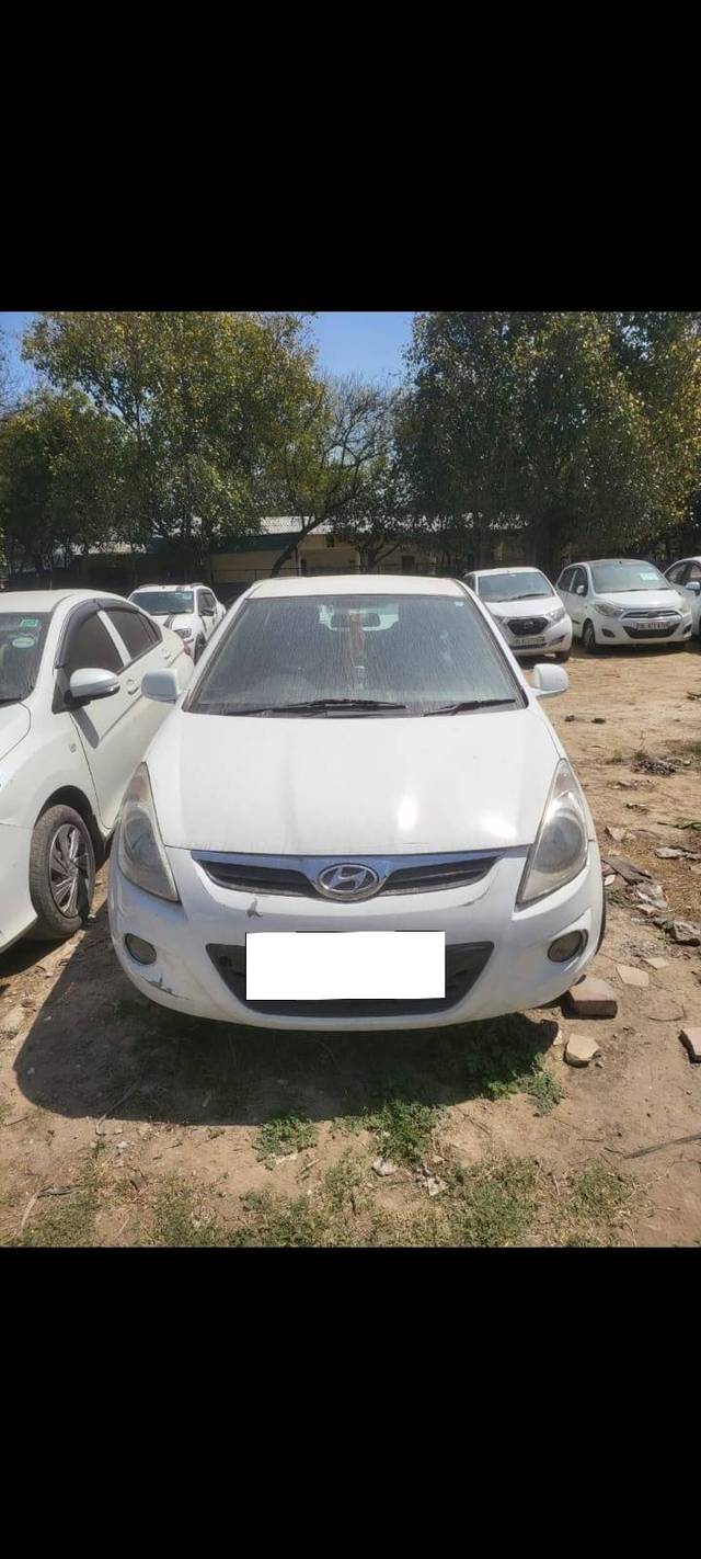 https://images10.gaadi.com/usedcar_image/4521937/original/processed_f0f002ee165cb5412c3853dee74aba73.jpg?imwidth=6400