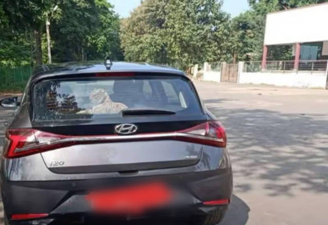https://images10.gaadi.com/usedcar_image/4521938/original/c4a1b6f0-a2b1-4fd2-bd55-946ef276782c.?imwidth=6401
