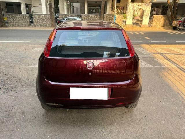 https://images10.gaadi.com/usedcar_image/4521939/original/processed_552c3983-8e45-4aec-ad55-e14e390815ed.jpg?imwidth=6401
