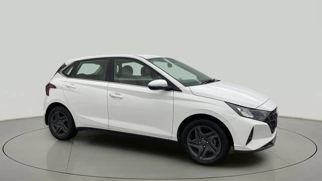 https://images10.gaadi.com/usedcar_image/4521983/original/8bb490685cf118fd9be1fc91d00de4a0.jpg?imwidth=6400