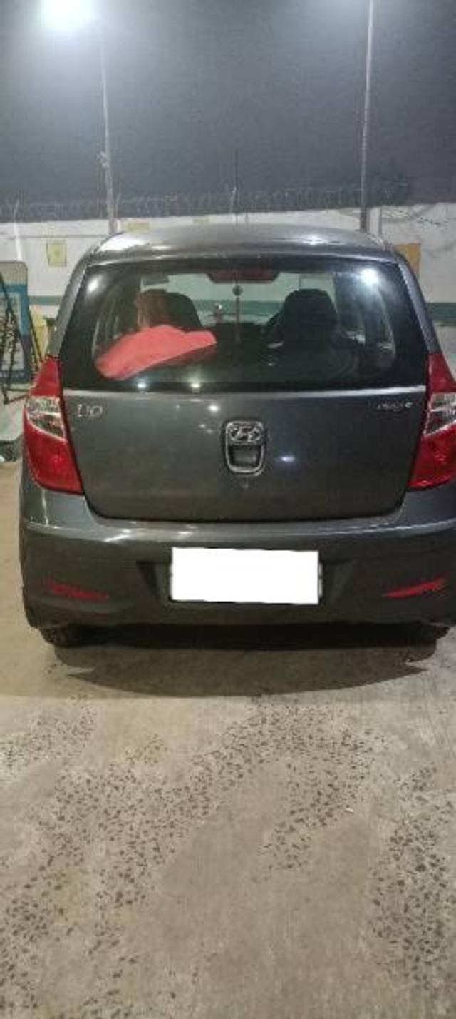 https://images10.gaadi.com/usedcar_image/4521984/original/processed_926559ea-8a44-4ef4-a536-3011ac64b861.jpg?imwidth=6401