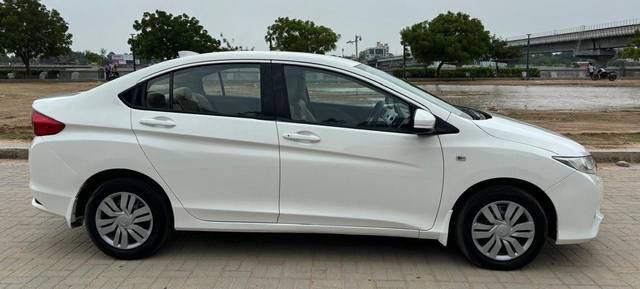 https://images10.gaadi.com/usedcar_image/4521992/original/6a254ad96c32dd24a7e954c19ddc93ee.jpg?imwidth=6401