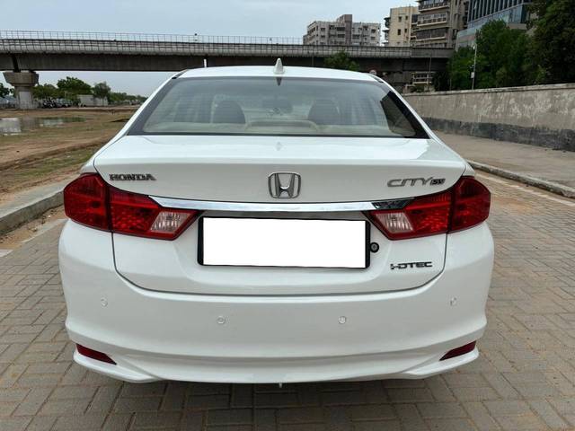 https://images10.gaadi.com/usedcar_image/4521992/original/processed_5ea8488257239cd5425520f9f51def07.jpg?imwidth=6402