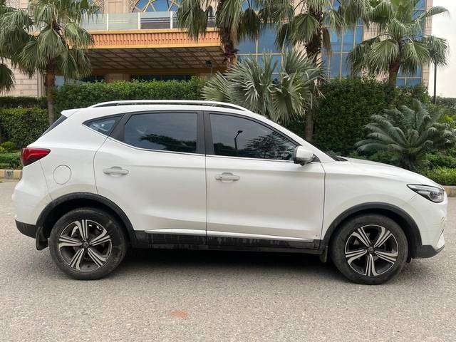 https://images10.gaadi.com/usedcar_image/4521994/original/67aadac8e0978a6a3844db1bd7e4342a.jpg?imwidth=6401