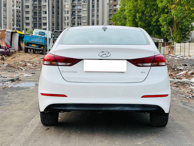 https://images10.gaadi.com/usedcar_image/4522011/original/processed_e5afe80aaa069b14638e8fde2cd2052c.jpg?imwidth=6402