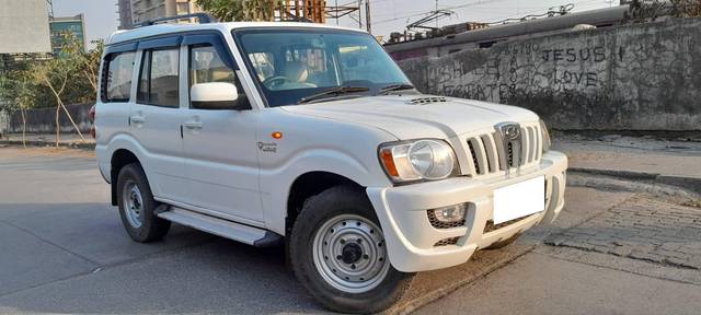 https://images10.gaadi.com/usedcar_image/4522014/original/processed_49f6f0cab8e6eb6a52cf0f14506248ce.jpeg?imwidth=6400