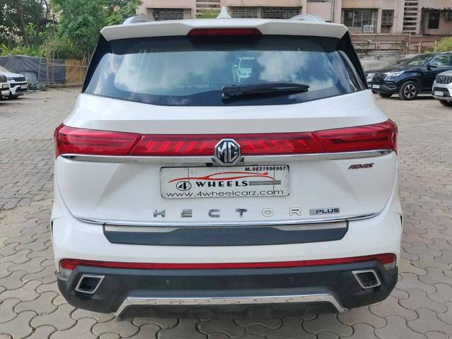 https://images10.gaadi.com/usedcar_image/4522016/original/processed_37739e8ba475a7009ca8fed1fa2a69dd.jpeg?imwidth=6401