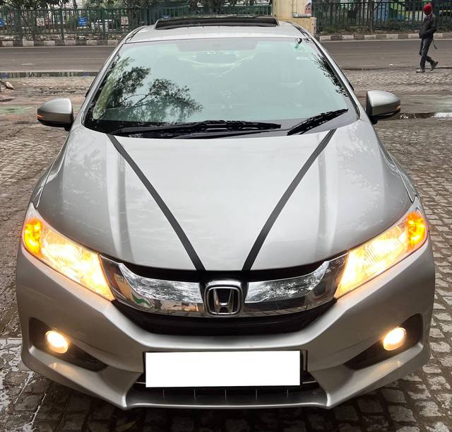 https://images10.gaadi.com/usedcar_image/4522022/original/processed_13246a0e-426c-42cd-acf9-57ed2289ff4c.jpg?imwidth=6402