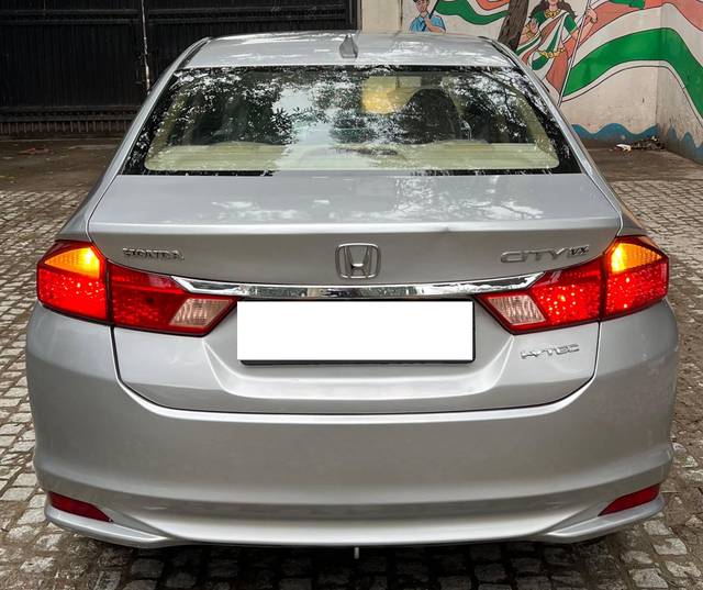 https://images10.gaadi.com/usedcar_image/4522022/original/processed_cb006a8a-bae5-4941-b324-79137955d43a.jpg?imwidth=6401