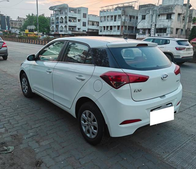 https://images10.gaadi.com/usedcar_image/4522026/original/processed_5f2611a5c5a4999a6ebe8ceaa2a748ad.jpg?imwidth=6402
