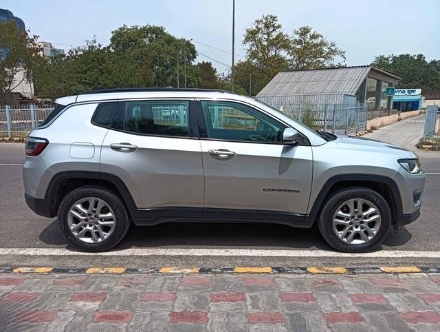 https://images10.gaadi.com/usedcar_image/4522031/original/processed_e1501347f6d0aaf9a987406789fbdb47.jpg?imwidth=6401