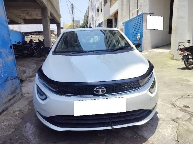 https://images10.gaadi.com/usedcar_image/4522035/original/processed_c076bf45-a060-4681-bb24-6dd8713ba507.jpeg?imwidth=6402
