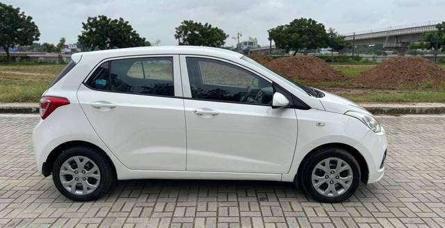 https://images10.gaadi.com/usedcar_image/4522038/original/processed_1890d567e5e0a3186c53d9712eaf3a81.jpg?imwidth=6401