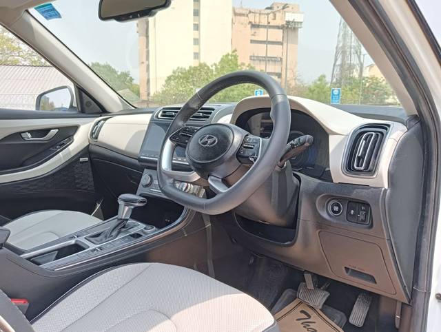 https://images10.gaadi.com/usedcar_image/4522049/original/a4220a911a36d8f5de4a6086fbd9764e.jpg?imwidth=6402