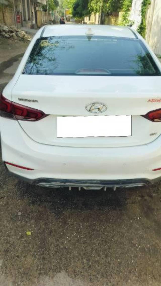 https://images10.gaadi.com/usedcar_image/4522053/original/processed_1c520c4b-4736-4222-8259-a495472a0345.jpg?imwidth=6402