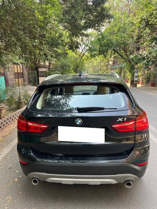 https://images10.gaadi.com/usedcar_image/4522054/original/processed_1bd0004a18983728da6aae92e9d1a3cf.jpg?imwidth=6402