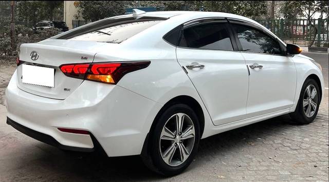 https://images10.gaadi.com/usedcar_image/4522056/original/processed_4f5c4b57-bc24-4bbb-bd1d-57a3f8f32765.jpg?imwidth=6400