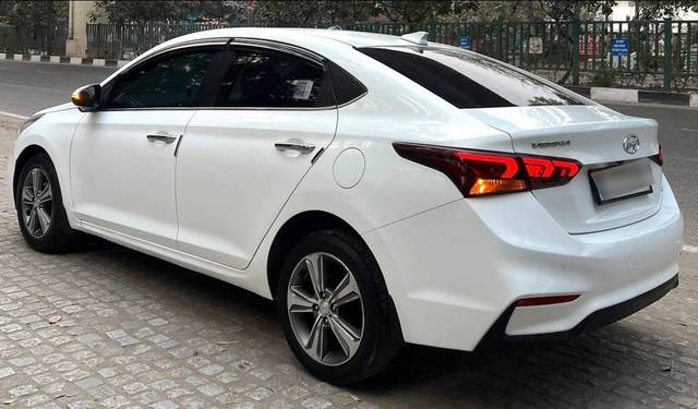 https://images10.gaadi.com/usedcar_image/4522056/original/processed_bdfd7118-eed8-4bff-924d-da082714157a.jpg?imwidth=6402