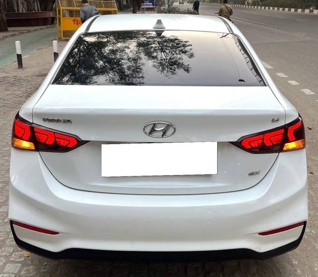 https://images10.gaadi.com/usedcar_image/4522056/original/processed_f99979b6-9f08-4dd9-b3ed-ed14d55e8813.jpg?imwidth=6401