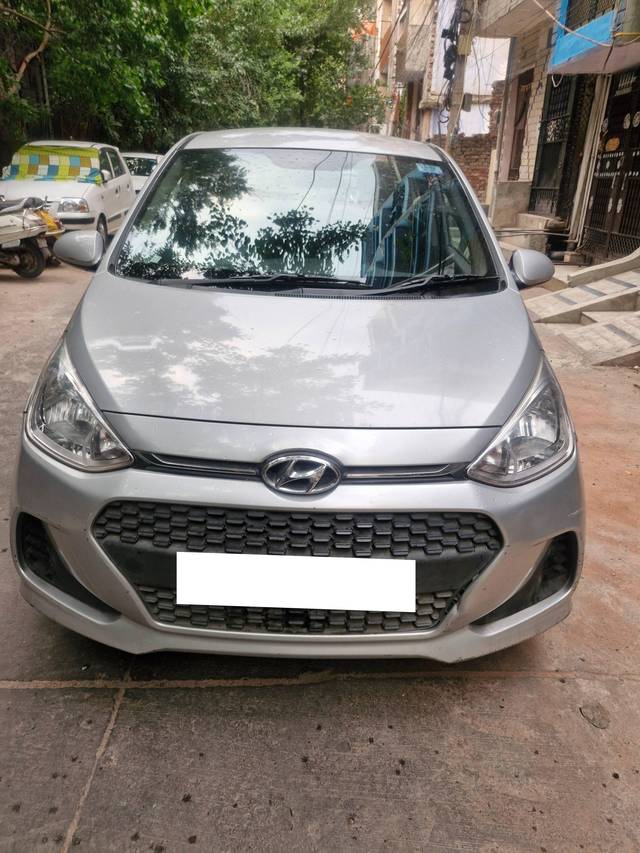 https://images10.gaadi.com/usedcar_image/4522058/original/processed_f1e991aa27954eef7363c38a3ceff105.jpg?imwidth=6402