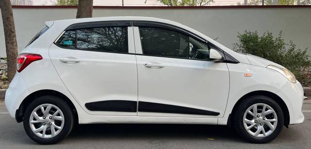 https://images10.gaadi.com/usedcar_image/4522060/original/processed_44b0715f-0e3c-41b3-b3ff-47565206fa97.jpg?imwidth=6401