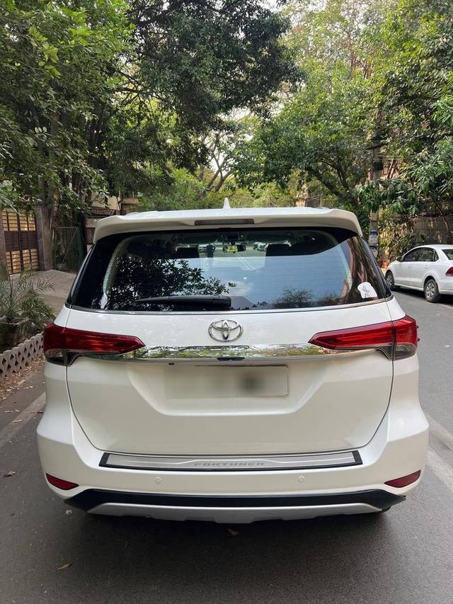 https://images10.gaadi.com/usedcar_image/4522063/original/processed_e6e895614928b04b6174bbf8d6628158.jpg?imwidth=6402