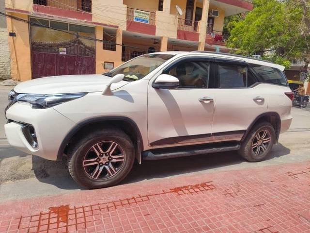 https://images10.gaadi.com/usedcar_image/4522083/original/processed_bca015d1-e77b-4cad-828b-b06f19536d60.jpeg?imwidth=6402