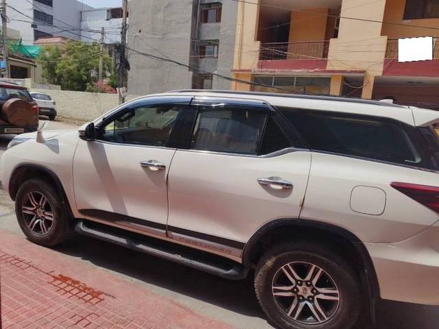https://images10.gaadi.com/usedcar_image/4522083/original/processed_ce335a12-8ced-46f2-8b4e-86d702c17bc6.jpeg?imwidth=6401