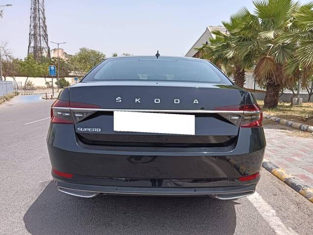 https://images10.gaadi.com/usedcar_image/4522100/original/processed_56d8d08407f27675753188c3886cfe92.jpg?imwidth=6402