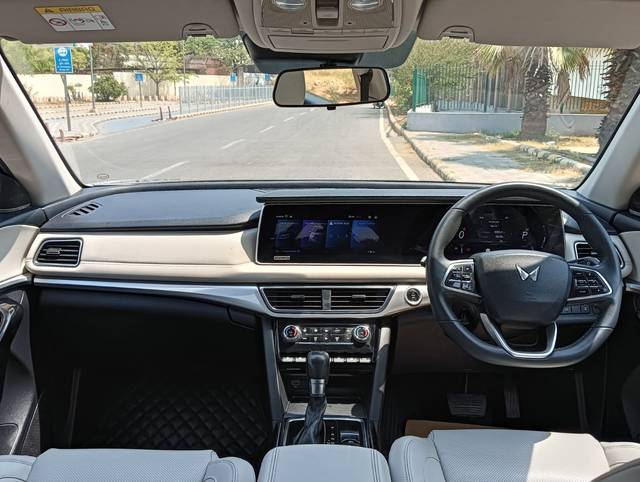https://images10.gaadi.com/usedcar_image/4522110/original/a74cd94ea7086e1b112221e60f8c60e9.jpg?imwidth=6401