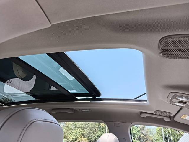https://images10.gaadi.com/usedcar_image/4522110/original/processed_2a7af808481ef0238643eb05d7524e75.jpg?imwidth=6402
