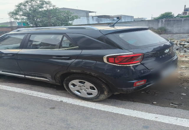 https://images10.gaadi.com/usedcar_image/4522157/original/085d99a2-5204-44a7-b073-b4e1535780ec.?imwidth=6401