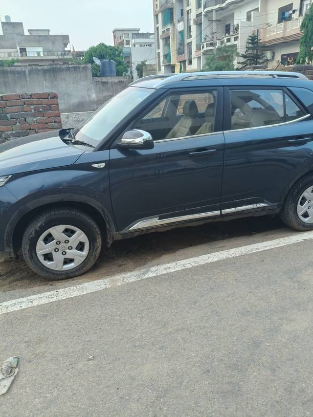 https://images10.gaadi.com/usedcar_image/4522157/original/e2702c8b-6bfb-4517-b4b4-6c1d1b4410a7.jpg?imwidth=6402