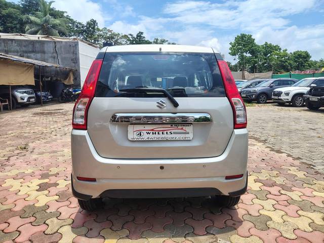 https://images10.gaadi.com/usedcar_image/4522174/original/processed_d89081092b91c198bed8abf1d47cdeb1.jpg?imwidth=6401