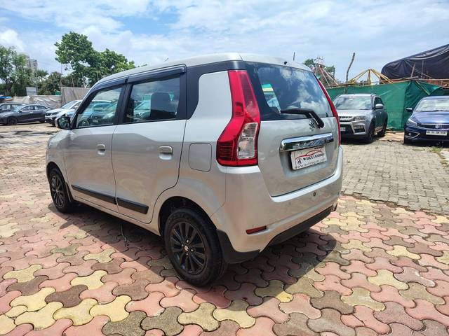 https://images10.gaadi.com/usedcar_image/4522174/original/processed_f34c40377e559fd89d7cc2cc6c03e4c3.jpg?imwidth=6402