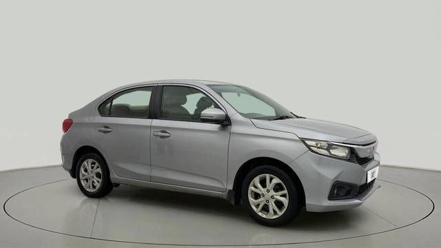 https://images10.gaadi.com/usedcar_image/4522209/original/5e8842544faaf9bf139add998083e840.jpg?imwidth=6400
