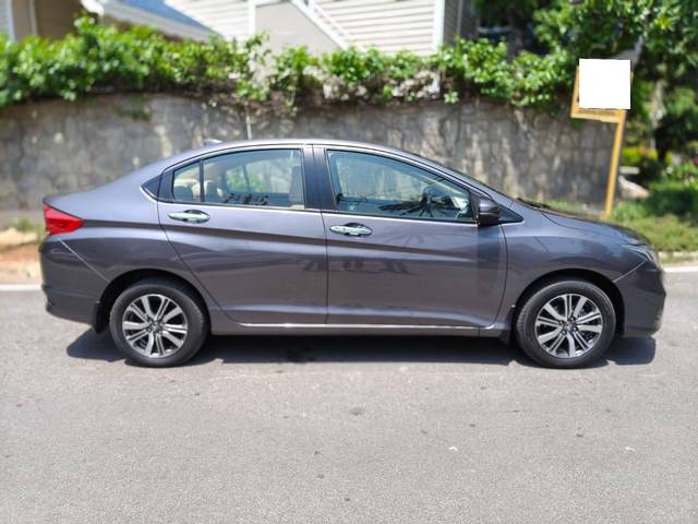 https://images10.gaadi.com/usedcar_image/4522288/original/processed_5c419d099c524aa341df93bbd29b63f4.jpg?imwidth=6401