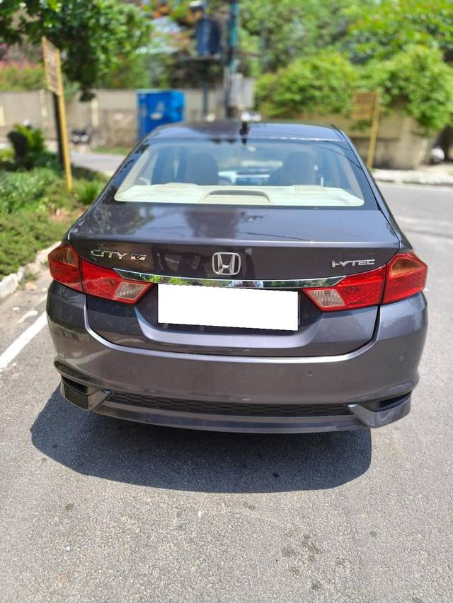 https://images10.gaadi.com/usedcar_image/4522288/original/processed_98b495c100f7283c58238fb601928992.jpg?imwidth=6402