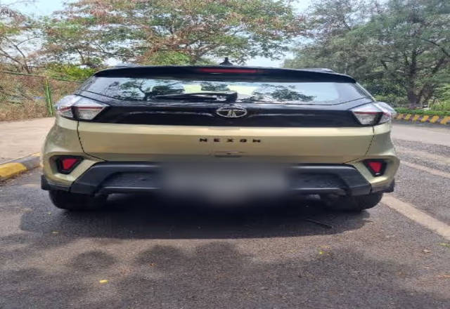 https://images10.gaadi.com/usedcar_image/4522300/original/76f8f451-8501-4daa-bc3e-fba8fe87f278.?imwidth=6402