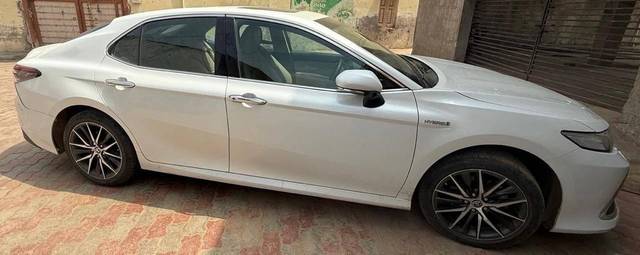 https://images10.gaadi.com/usedcar_image/4522304/original/processed_processed_6c2aaa06-2635-4959-961f-be4604801243.jpg?imwidth=6400