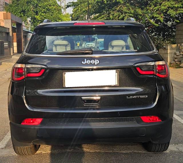 https://images10.gaadi.com/usedcar_image/4522352/original/processed_b2a51eb8d68dc7e42342038cd01d6cc8.jpg?imwidth=6402