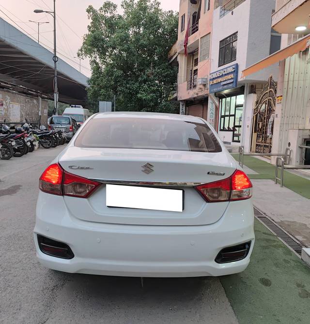 https://images10.gaadi.com/usedcar_image/4522362/original/processed_094c60042c24e158aeadad8fdb462d4e.jpg?imwidth=6402