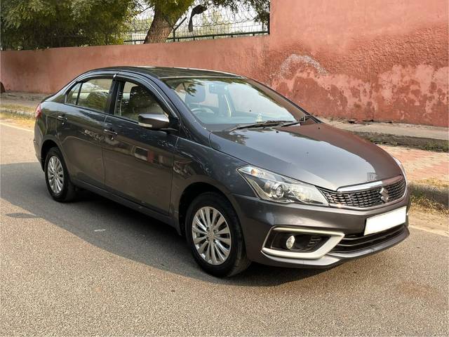 https://images10.gaadi.com/usedcar_image/4522375/original/47fa537dda4f67575943a32dd64a36e3.jpg?imwidth=6400