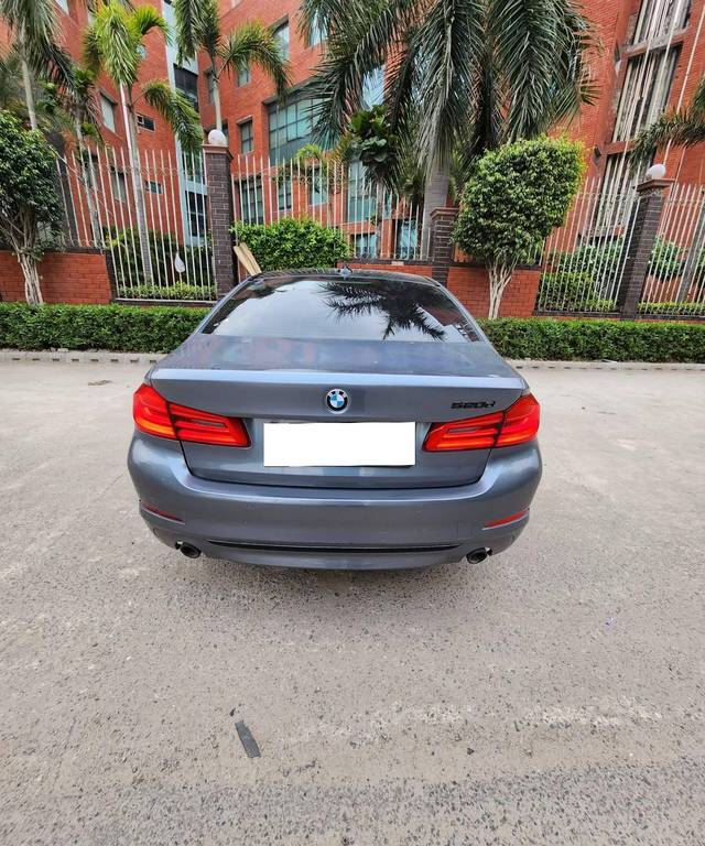https://images10.gaadi.com/usedcar_image/4522382/original/processed_e19ad81b0f6ff9a58185de7911565338.jpg?imwidth=6401