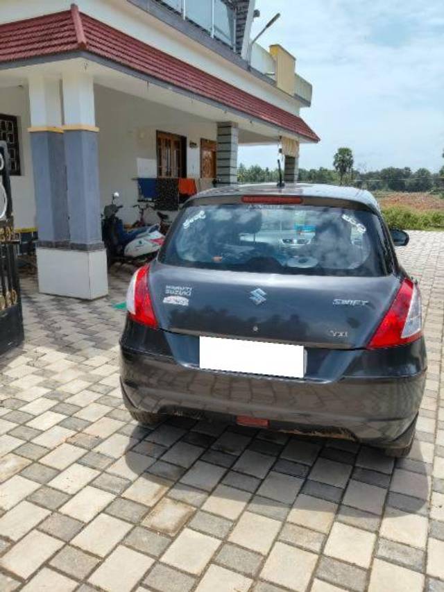 https://images10.gaadi.com/usedcar_image/4522394/original/processed_4d042f3a-3f30-4d59-a566-a7c4307406d2.jpg?imwidth=6400