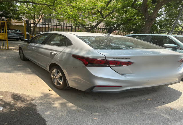 https://images10.gaadi.com/usedcar_image/4522407/original/2cfb968e-b77c-4757-8bec-1e34ed33ca46.?imwidth=6402