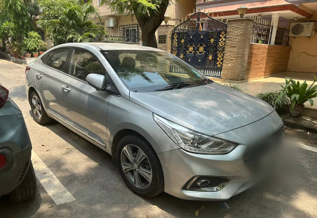 https://images10.gaadi.com/usedcar_image/4522407/original/63f294b5-b893-4ada-a14e-8385a69b9f28.?imwidth=6401